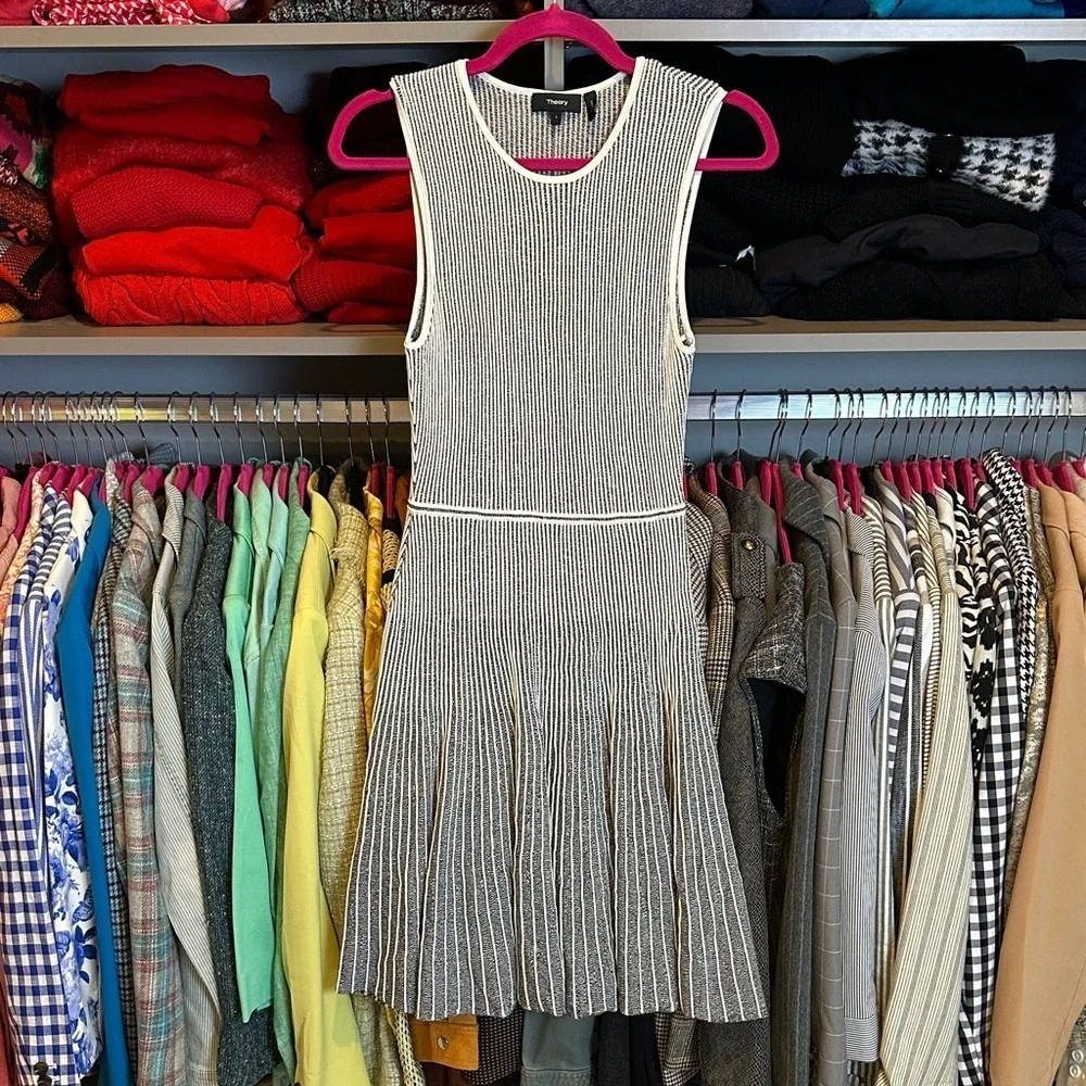 Theory gray/white ribbed sleeveless scoop neck dress size L